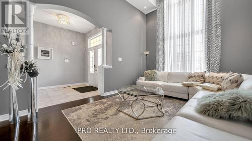 4 Quatro Crescent, Brampton (Bram East), ON - Indoor Photo Showing Living Room