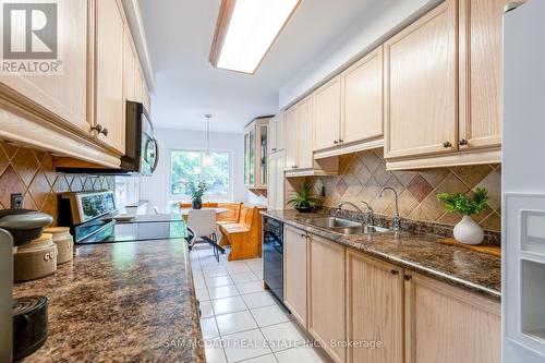 2792 Westbury Court, Mississauga, ON - Indoor Photo Showing Kitchen With Double Sink