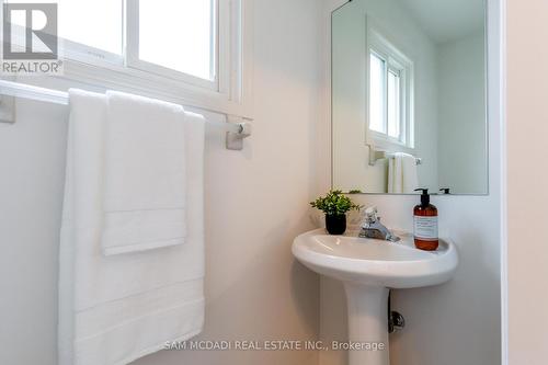2792 Westbury Court, Mississauga, ON - Indoor Photo Showing Bathroom