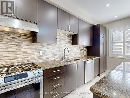 4 Ingleside Road, Brampton (Credit Valley), ON - Indoor Photo Showing Kitchen With Double Sink With Upgraded Kitchen