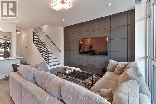 3658 Ferretti Court, Innisfil, ON - Indoor Photo Showing Living Room