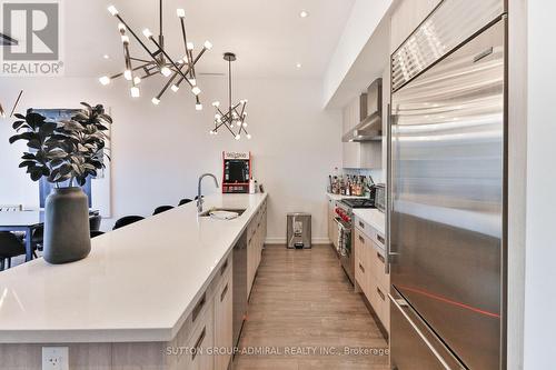3658 Ferretti Court, Innisfil, ON - Indoor Photo Showing Kitchen With Upgraded Kitchen