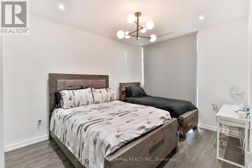 3658 Ferretti Court, Innisfil, ON - Indoor Photo Showing Bedroom