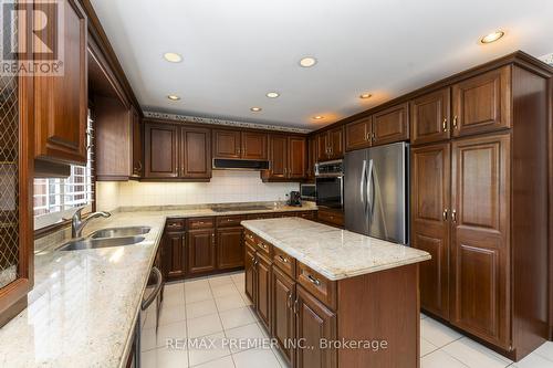 415 Wycliffe Avenue, Vaughan, ON - Indoor Photo Showing Kitchen With Double Sink
