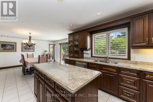 415 Wycliffe Avenue, Vaughan, ON - Indoor Photo Showing Kitchen With Double Sink