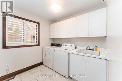 415 Wycliffe Avenue, Vaughan, ON - Indoor Photo Showing Laundry Room