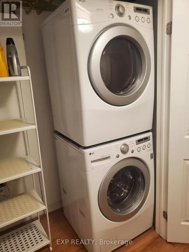 6117 Coxswain Crescent, Mississauga, ON - Indoor Photo Showing Laundry Room