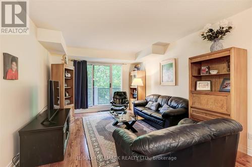 407 - 2 Aberfoyle Crescent, Toronto (Islington-City Centre West), ON - Indoor Photo Showing Living Room