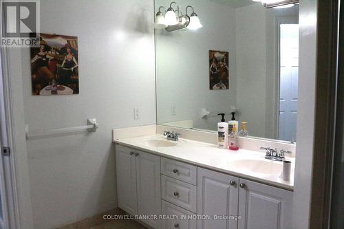 3024 - 3888 Duke Of York Boulevard, Mississauga, ON - Indoor Photo Showing Bathroom
