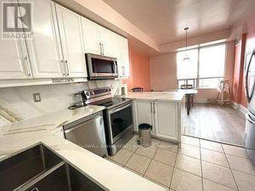 3024 - 3888 Duke Of York Boulevard, Mississauga, ON - Indoor Photo Showing Kitchen