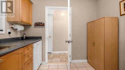 19 Dunlop Court, Brampton, ON - Indoor Photo Showing Kitchen