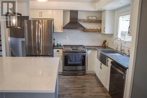 800 Rosedale Avenue, Sarnia, ON - Indoor Photo Showing Kitchen With Upgraded Kitchen