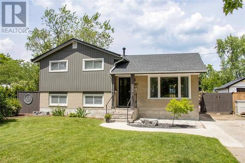 800 Rosedale Avenue, Sarnia, ON - Outdoor With Facade