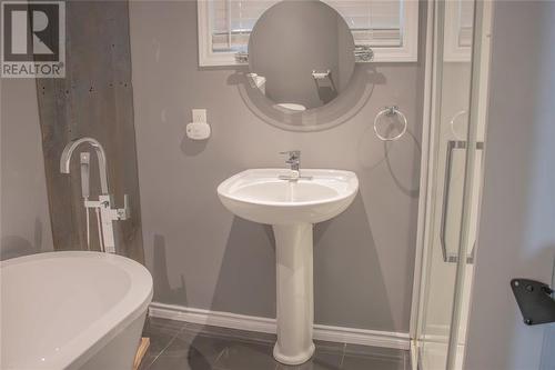 800 Rosedale Avenue, Sarnia, ON - Indoor Photo Showing Bathroom