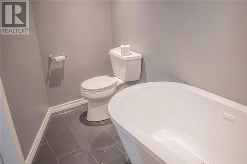 800 Rosedale Avenue, Sarnia, ON - Indoor Photo Showing Bathroom