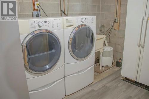 800 Rosedale Avenue, Sarnia, ON - Indoor Photo Showing Laundry Room