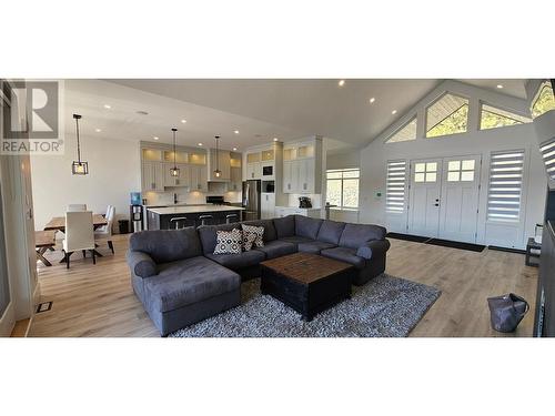 6472 Monck Park Rd, Merritt, BC - Indoor Photo Showing Living Room