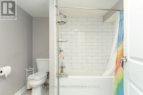 9 Erie Avenue, London, ON - Indoor Photo Showing Bathroom