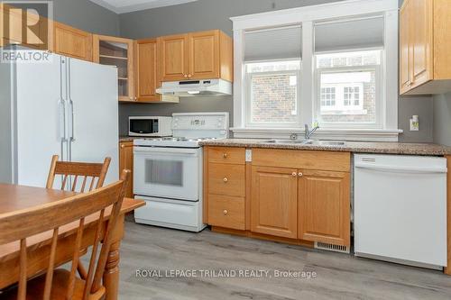 9 Erie Avenue, London, ON - Indoor Photo Showing Kitchen