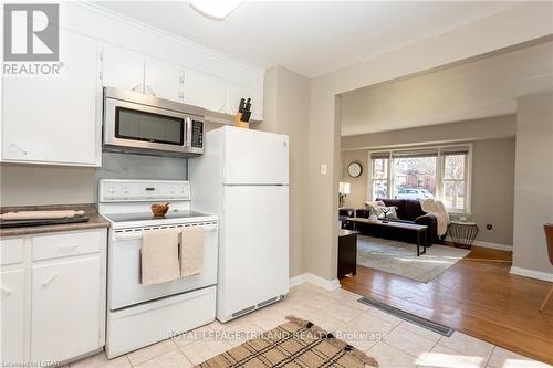 8 Gower Street, London, ON - Indoor Photo Showing Kitchen