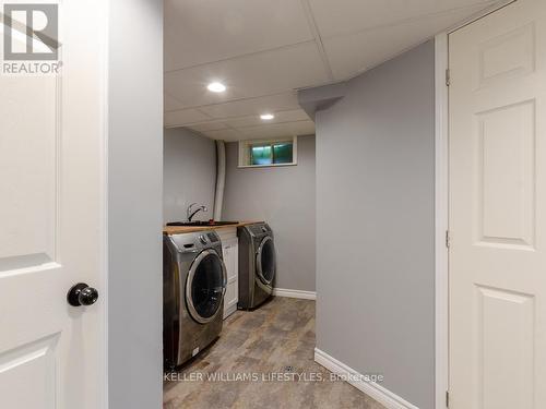 832 Thistledown Way, London, ON - Indoor Photo Showing Laundry Room