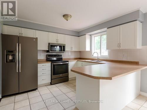 832 Thistledown Way, London, ON - Indoor Photo Showing Kitchen With Double Sink