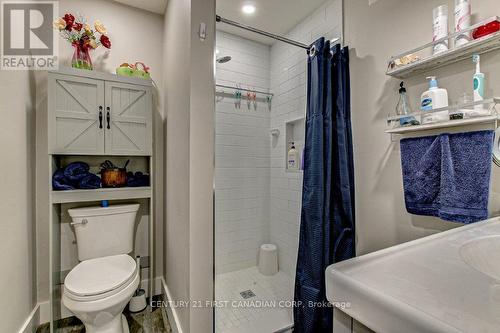 11 Woodborough Street, London, ON - Indoor Photo Showing Bathroom