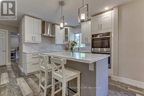 11 Woodborough Street, London, ON - Indoor Photo Showing Kitchen With Upgraded Kitchen