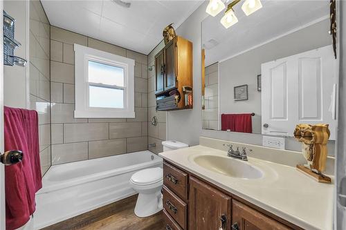 1419 Norfolk County 19 Road, Norfolk County, ON - Indoor Photo Showing Bathroom