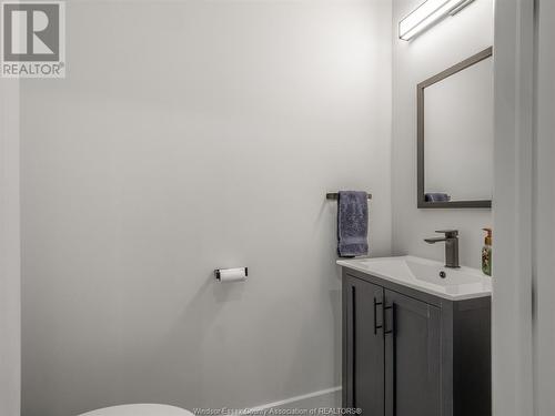 909A Concession 2, Amherstburg, ON - Indoor Photo Showing Bathroom