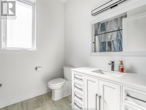 909A Concession 2, Amherstburg, ON - Indoor Photo Showing Bathroom