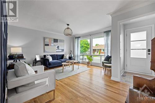 Absolutely gorgeous! - 726 Borthwick Avenue, Ottawa, ON - Indoor Photo Showing Living Room