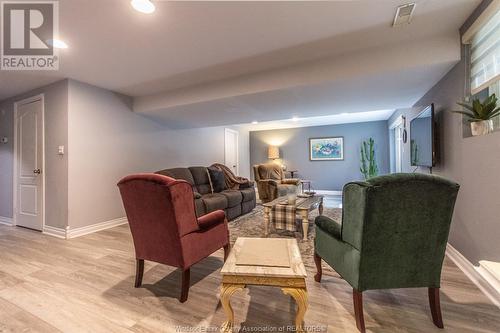 417 Sand Point Court, Windsor, ON - Indoor Photo Showing Living Room