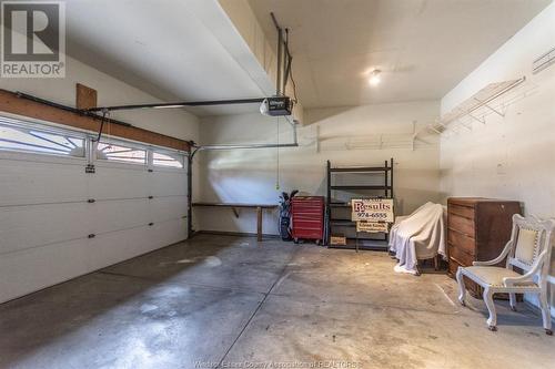 417 Sand Point Court, Windsor, ON - Indoor Photo Showing Garage