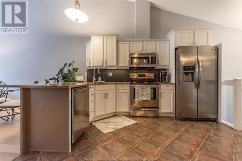 417 Sand Point Court, Windsor, ON - Indoor Photo Showing Kitchen