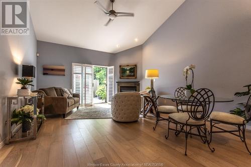 417 Sand Point Court, Windsor, ON - Indoor Photo Showing Living Room