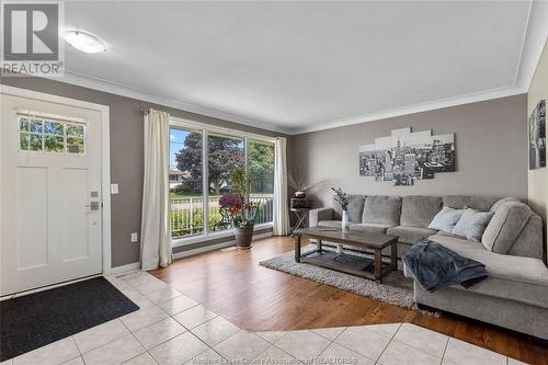 420 Victory Street, Lasalle, ON - Indoor Photo Showing Living Room