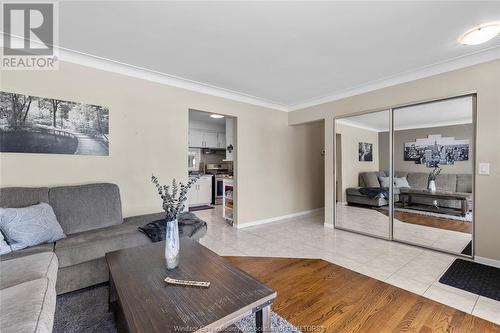 420 Victory Street, Lasalle, ON - Indoor Photo Showing Living Room