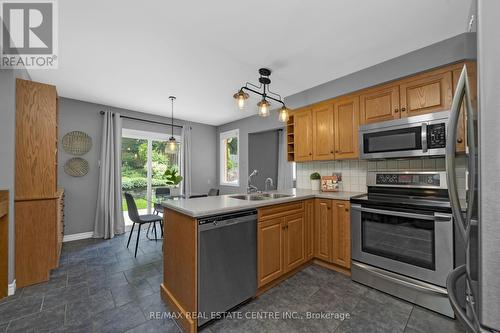 25 Bridlewood Drive, Guelph, ON - Indoor Photo Showing Kitchen With Double Sink