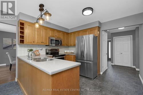 25 Bridlewood Drive, Guelph, ON - Indoor Photo Showing Kitchen With Double Sink