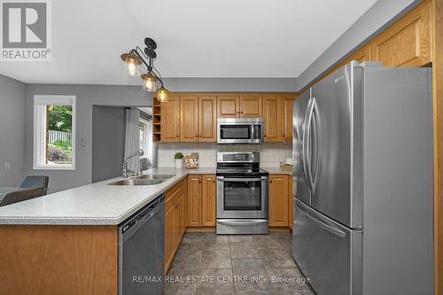 25 Bridlewood Drive, Guelph, ON - Indoor Photo Showing Kitchen With Double Sink