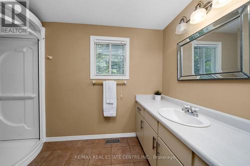 25 Bridlewood Drive, Guelph, ON - Indoor Photo Showing Bathroom