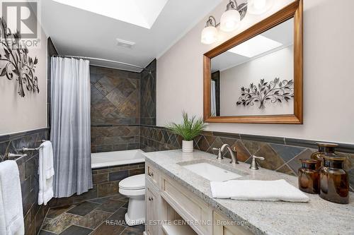 25 Bridlewood Drive, Guelph, ON - Indoor Photo Showing Bathroom