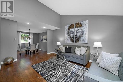 25 Bridlewood Drive, Guelph, ON - Indoor Photo Showing Living Room