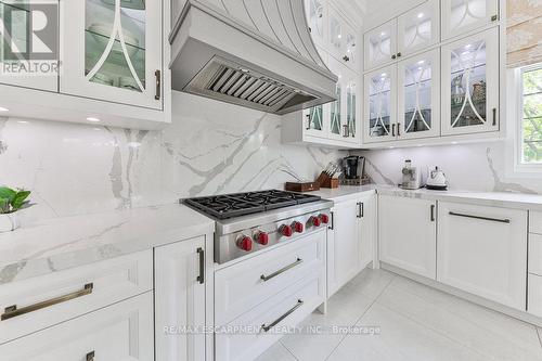 1420 Stavebank Road, Mississauga, ON - Indoor Photo Showing Kitchen