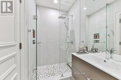 1420 Stavebank Road, Mississauga, ON - Indoor Photo Showing Bathroom