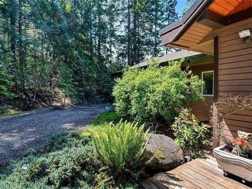 1120 Spider Lake Rd, Qualicum Beach, BC 