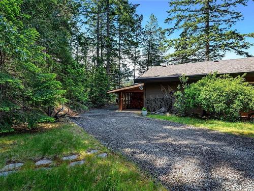 1120 Spider Lake Rd, Qualicum Beach, BC 