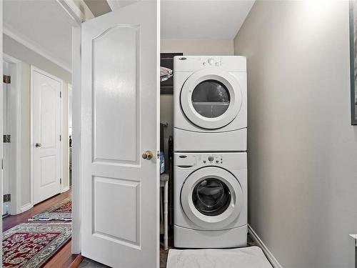 400-636 Montreal St, Victoria, BC - Indoor Photo Showing Laundry Room