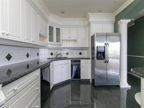 1702-1020 View St, Victoria, BC - Indoor Photo Showing Kitchen